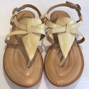 Born Crown sandal neutral color Sz 7 flat straps